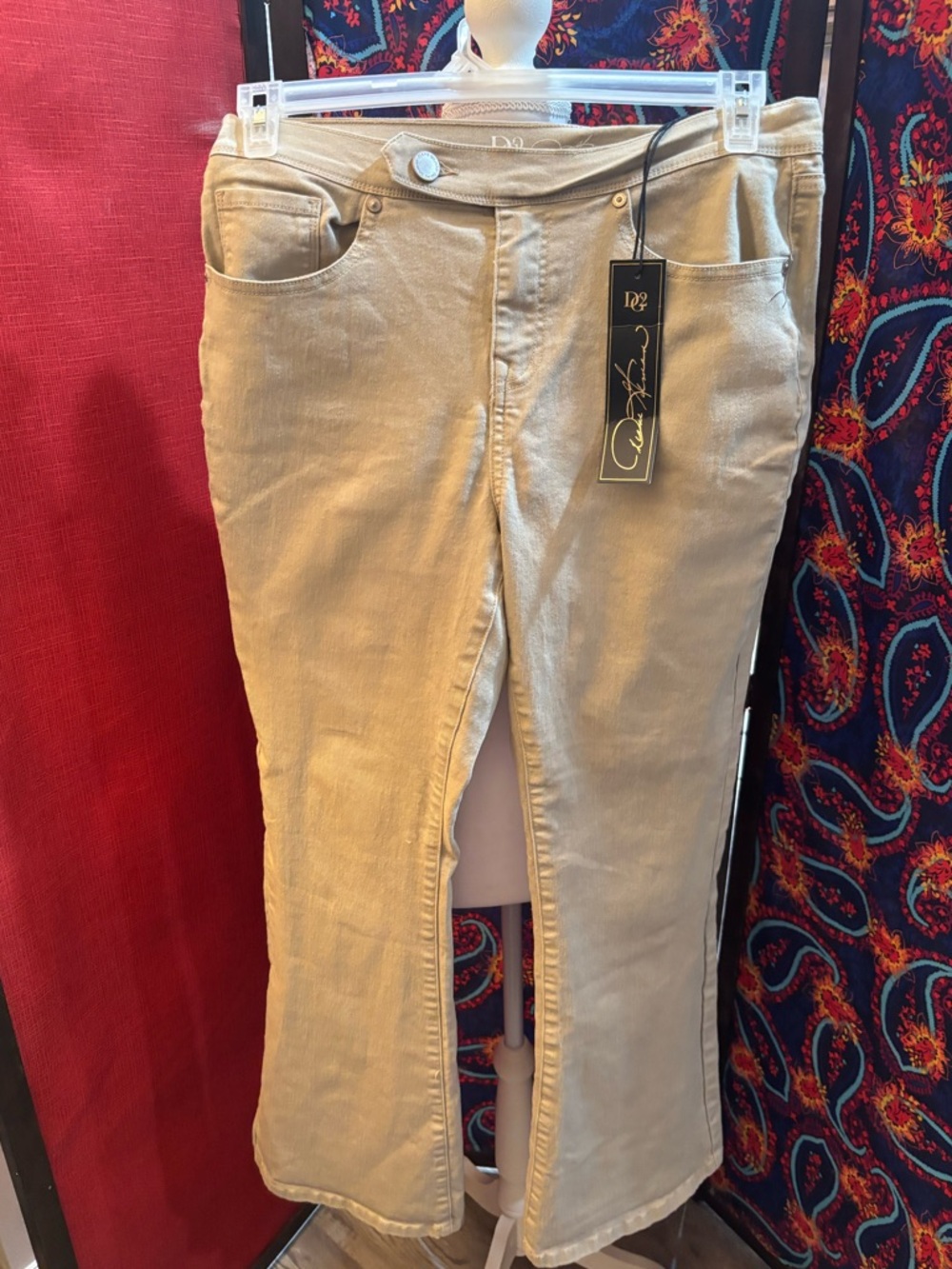 DG2 Women's Beige baby bootleg sz 10